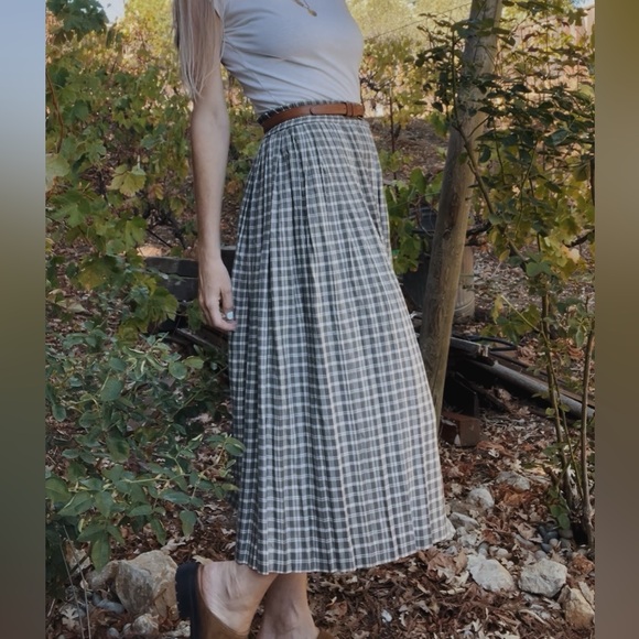 Vintage Gray and Ivory Plaid Flannel Women's Skirt - Picture 10 of 13